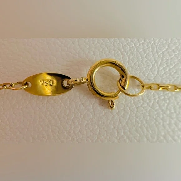 Dainty V Necklace  💛 Real 18 Karat Solid Gold Jewelry 💛 - Picture 6 of 8